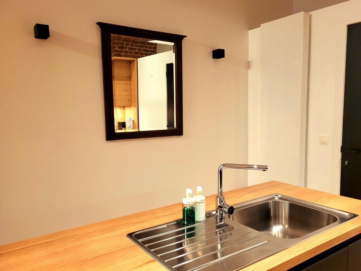 Brand New Camelia Room With Private Bathroom بروكسل المظهر الخارجي الصورة